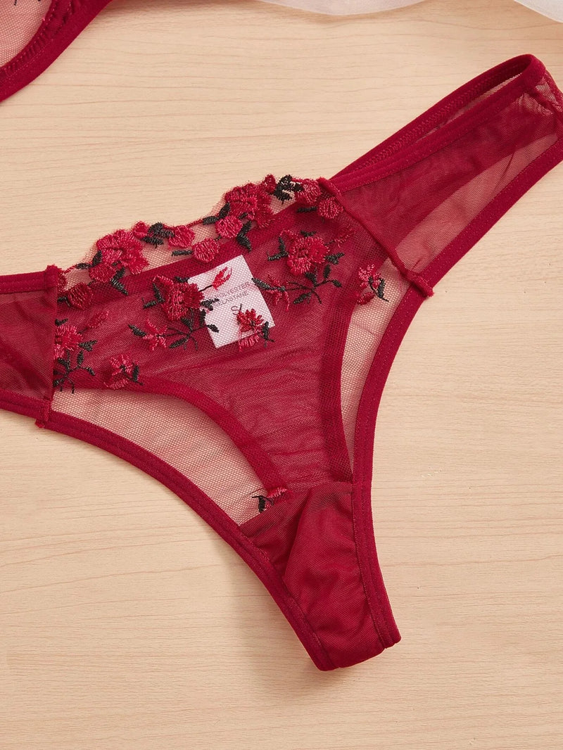 "Conjunto de Lingerie Sexy em Renda – Elegância e Sensualidade"